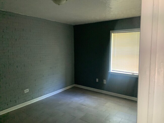 Building Photo - 1175 Eminence Row