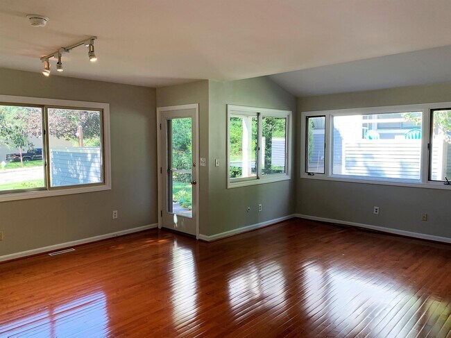 Building Photo - 17 Spinnaker Way