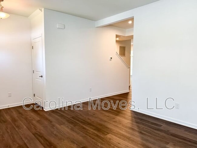 Building Photo - 345 Bucklebury Rd