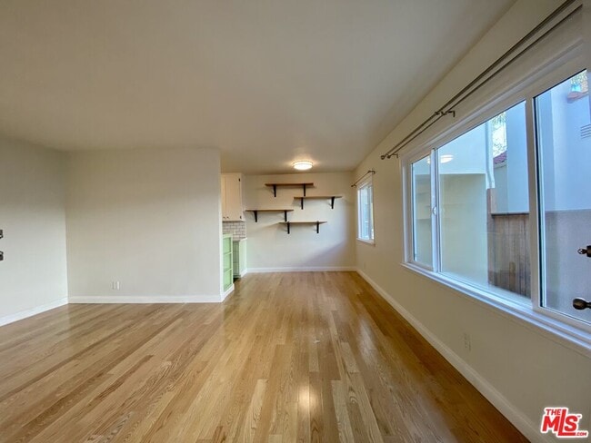 Foto del edificio - 722 Westbourne Dr