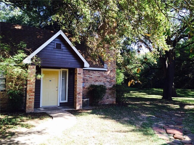 Building Photo - 1601 Faro Dr