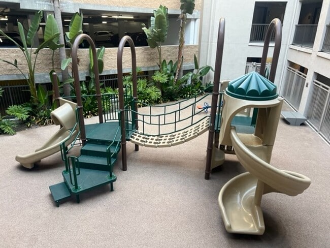 Foto del edificio - Spacious 2 Bedroom Avenue One Home, Available Now!