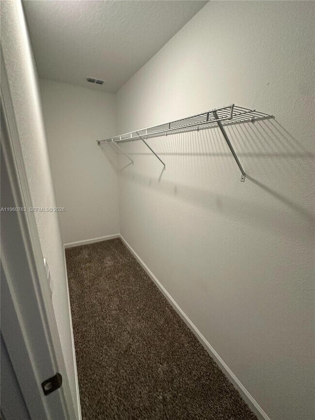 Foto del edificio - 235 Sage Br St