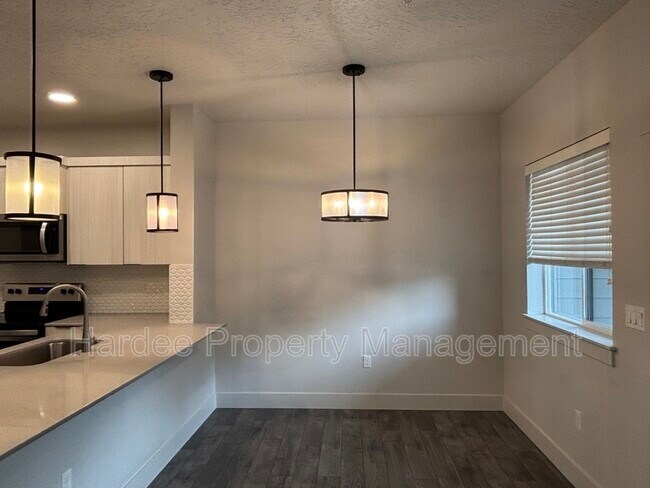 Foto del edificio - 3711 S Council Spring Rd