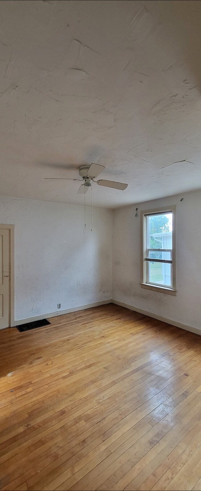 Bedroom - 2412 W High St
