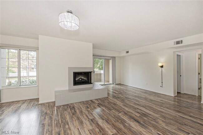 Foto del edificio - 26101 Village Ln