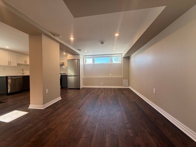 Building Photo - 175 Raylawn Crescent