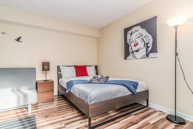 Building Photo - 190 Bd René-Lévesque E