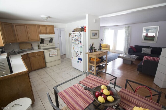 Foto del edificio - 294 Hanks Hill Rd