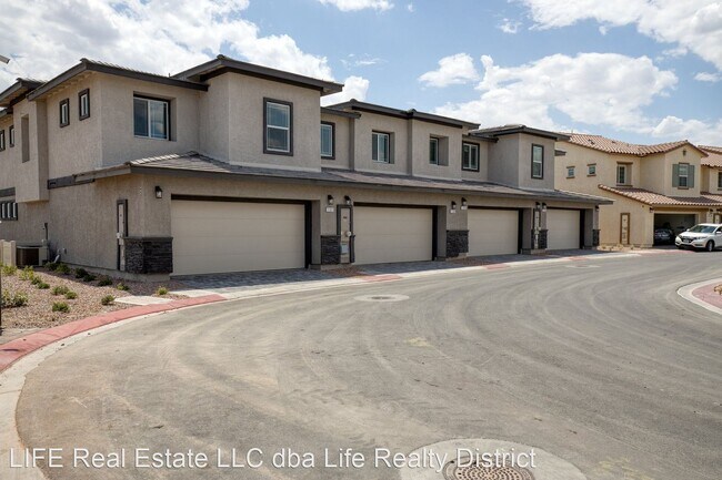 Building Photo - 3 br, 2.5 bath House - 1101 Meadow Sparrow...
