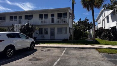 Building Photo - 2000 NE 51st Ct