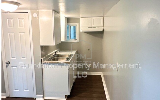 Foto del edificio - 3468 Bowen Ave