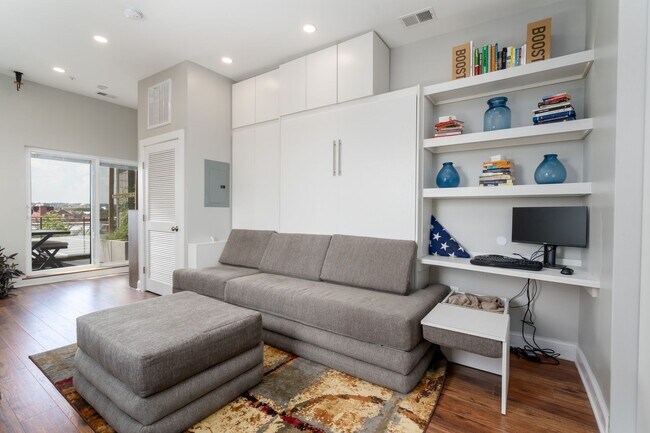 Foto del edificio - Top-Floor Petworth Studio with Private Ter...