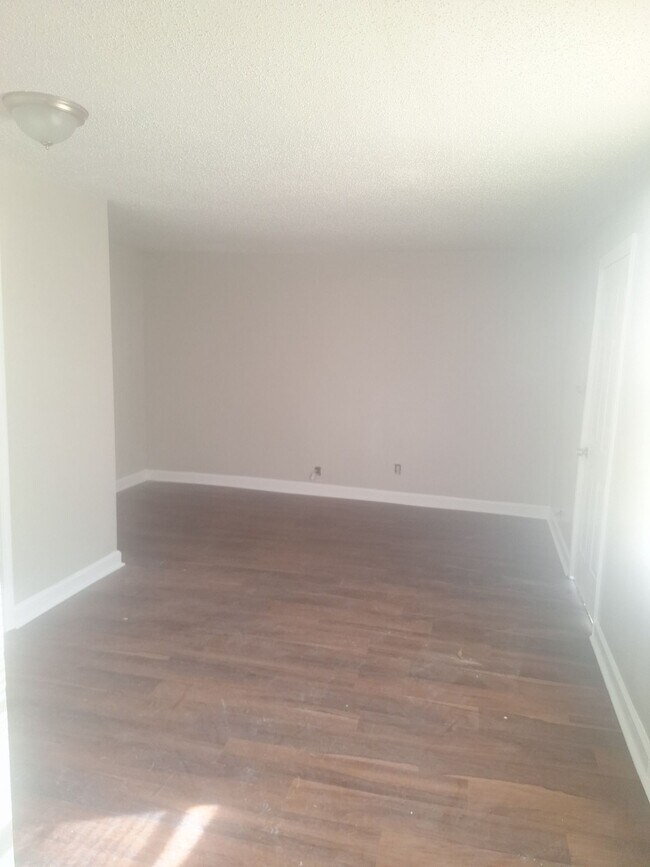 Building Photo - 1154 Springdale St