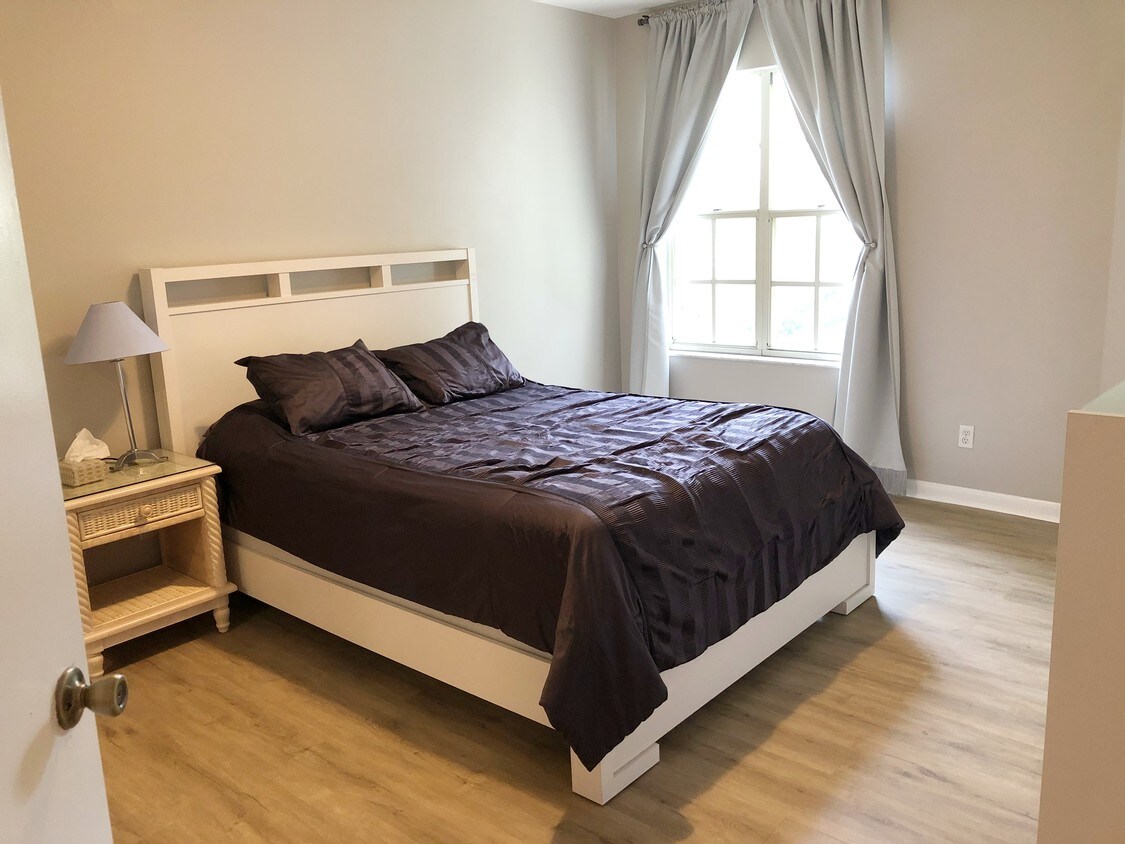 Foto principal - 1000 S Harbour Island Blvd