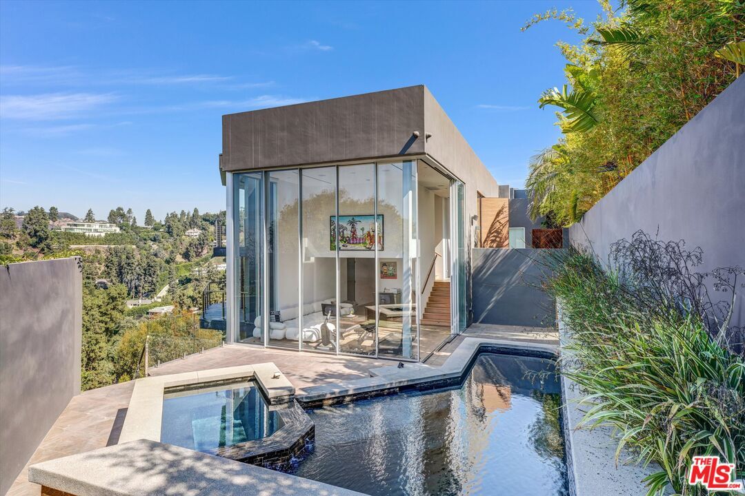 Foto principal - 9400 Readcrest Dr