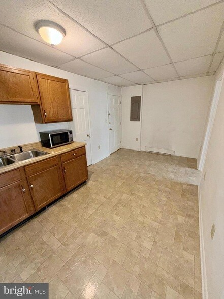 Building Photo - 15 N Washington St