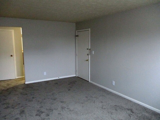 Foto del edificio - 710 Golfcrest Rd N