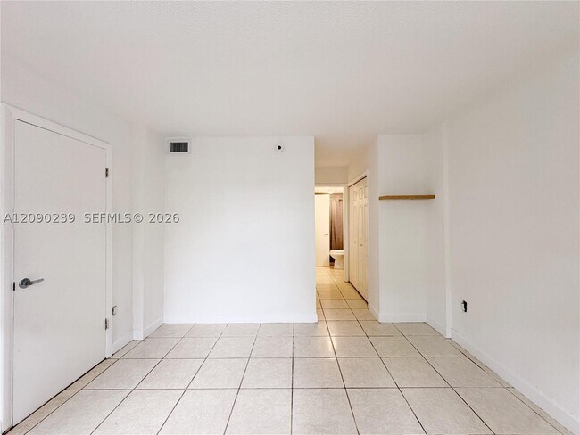 Foto del edificio - 2175 NE 170th St