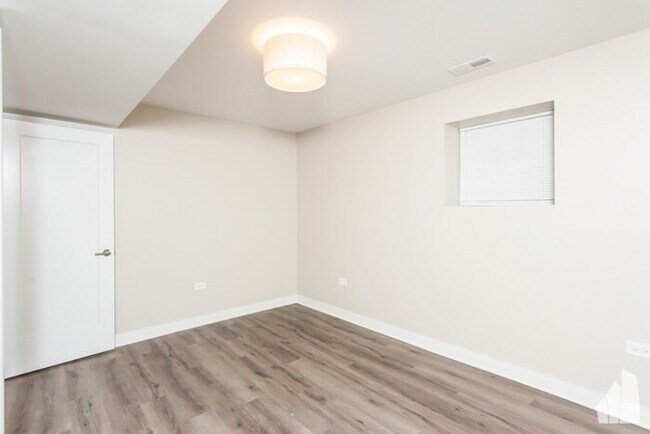 Building Photo - 2722 N Monticello Ave