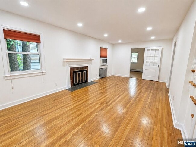 Foto del edificio - 1106 Bromley Ave