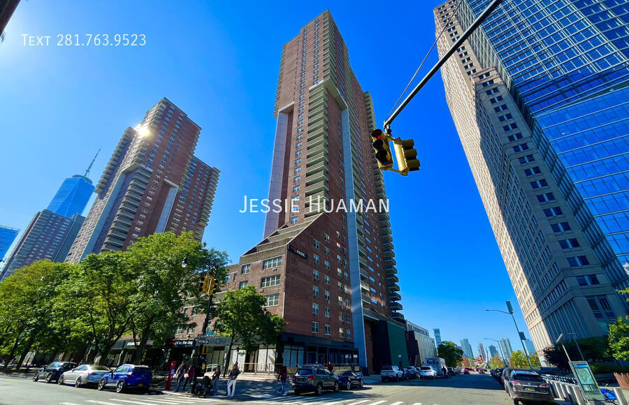 Foto principal - 80 N Moore St