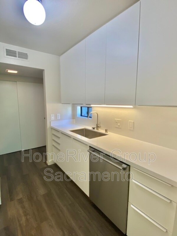 Building Photo - 6220 Gloria Dr
