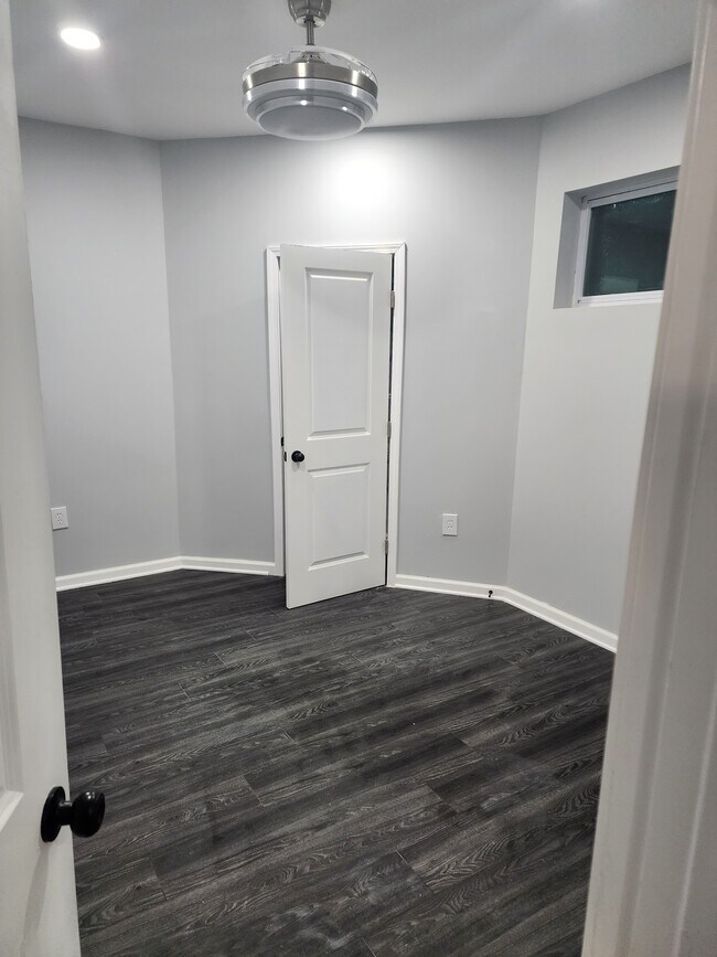 Building Photo - 1529 Wilford Dr NE