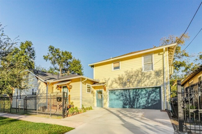 Building Photo - 3516 Reagan St