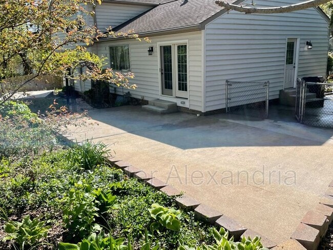 Building Photo - 3901 Flagstone Terrace