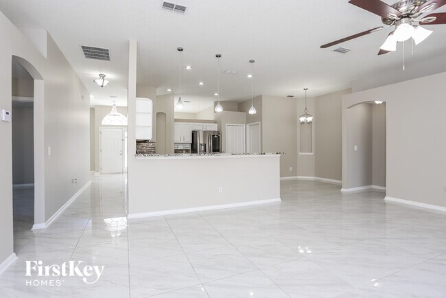 Foto del edificio - 1416 Summit Oaks Dr E