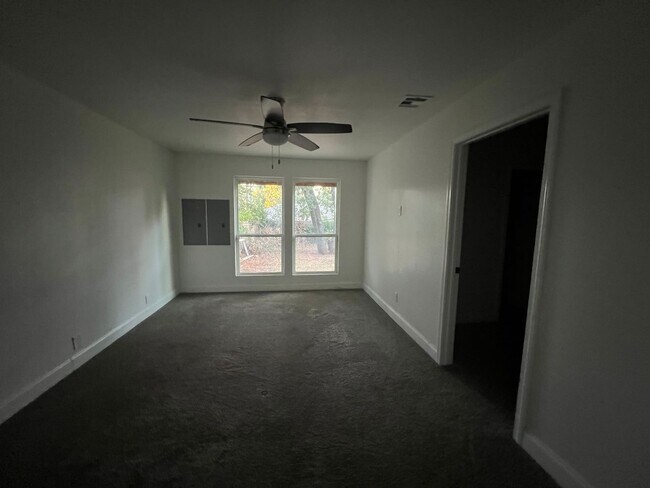 Foto del edificio - Cozy 4 bed, 1.5bath in Edmond Now Available!