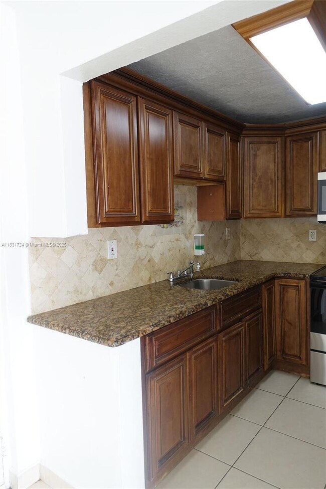 Foto del edificio - 495 NW 72nd Ave