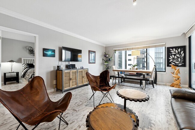 Building Photo - Renovated Condo with Skyline Views