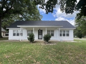 Building Photo - 1600 W Nettleton Ave