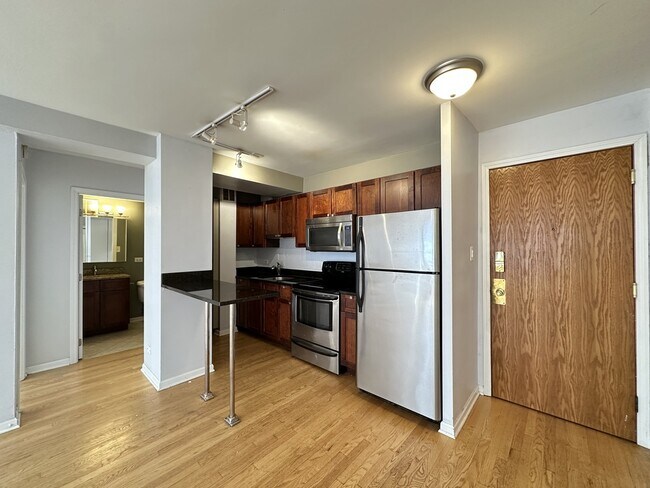 Foto del edificio - 4180 N Marine Dr
