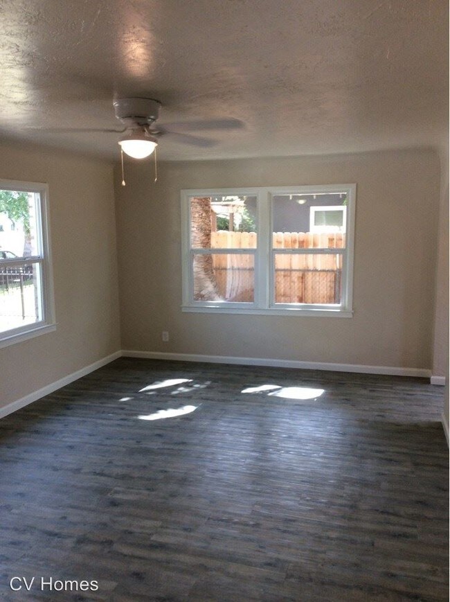Building Photo - 2 br, 1 bath House - 322 E. Kearney Blvd.