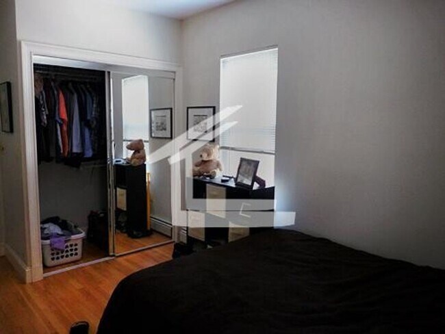 Foto del edificio - No Brokers Fee unit in Brighton, Parking Included, Laundry on a Site, Eat-in Kitchen