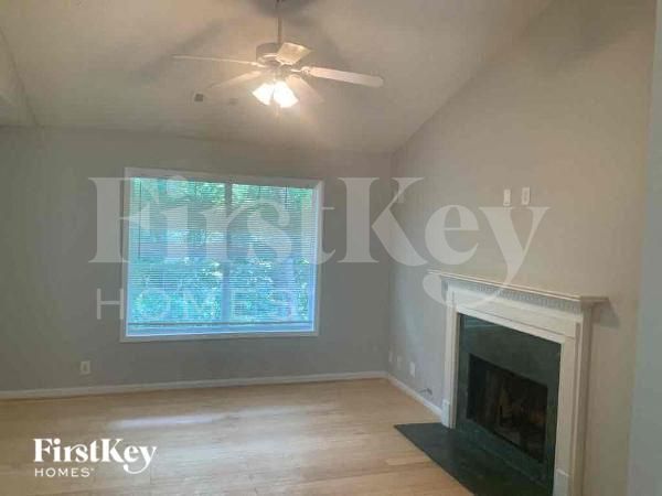 Foto del edificio - 1049 Megan Ct