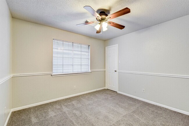 Foto del edificio - 5811 White Hart Run