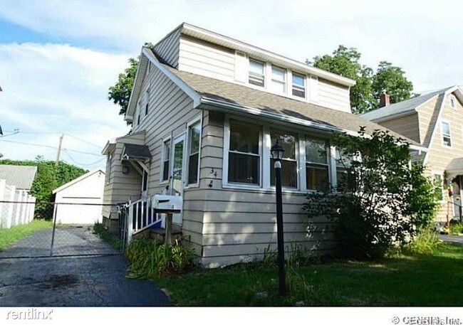 Building Photo - 3 br, 1 bath House - 34 Carlisle St