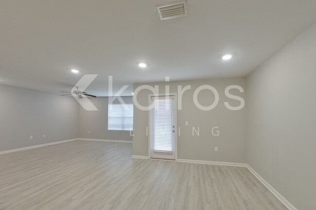 Building Photo - 112 Swallowtail Ln