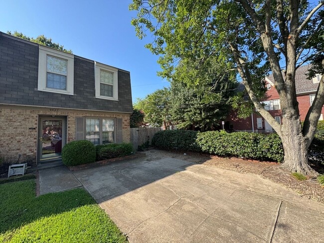 Building Photo - Charming 2-Bed, 2.5-Bath Home in Vibrant Norfolk   " ASK ABOUT OUR ZERO DEPOSIT"