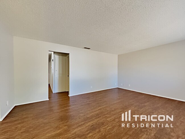 Foto del edificio - 7827 Charmette Way