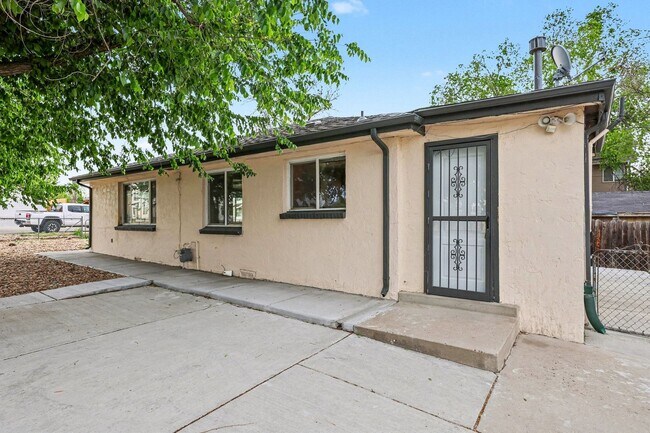 Foto del edificio - Newly remodelled 3 bedroom ranch - available May 1st!!!