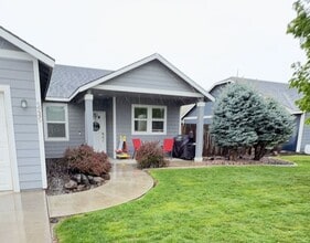 Building Photo - 5245 Pinehurst St
