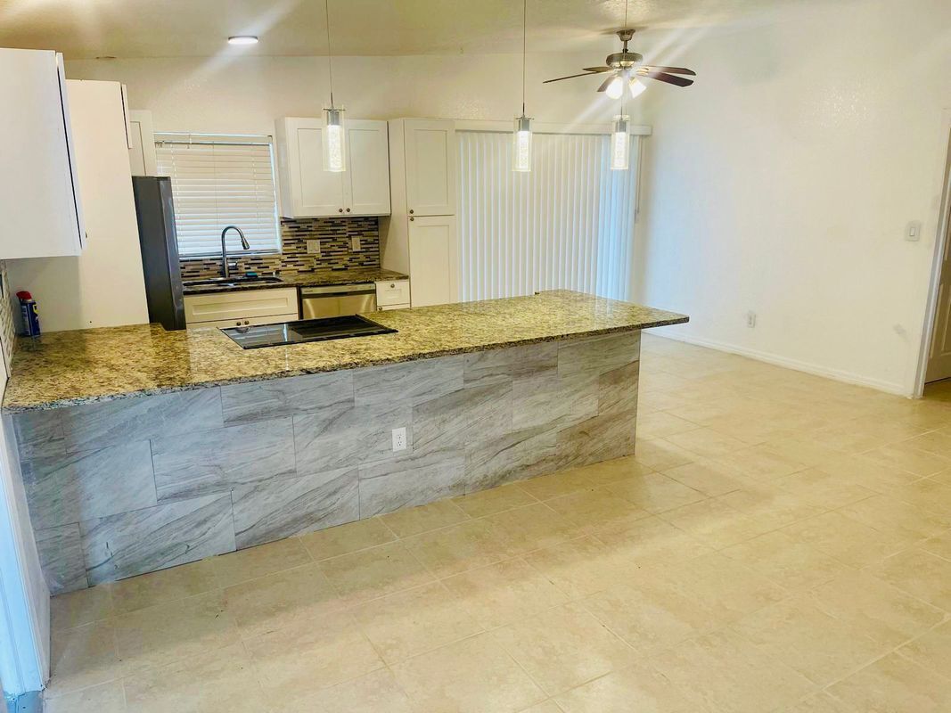 Foto del edificio - 6221 Oakcrest Cir