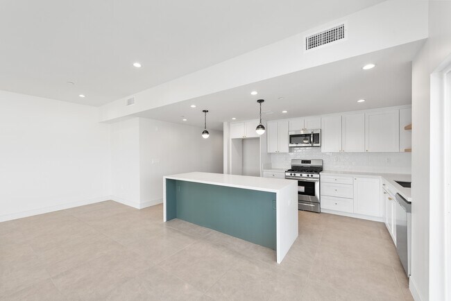 Custom kitchen - 6025 Craner Ave