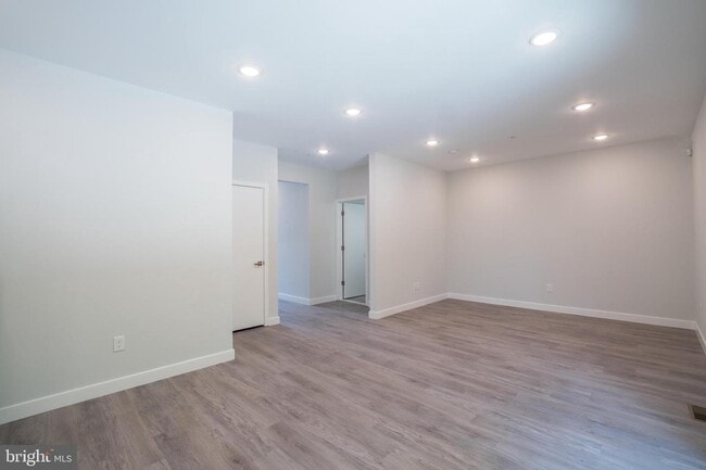 Foto del edificio - 2649 Titan St