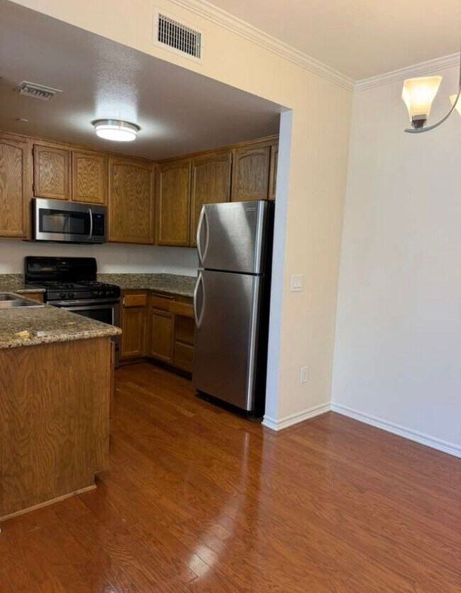 Foto del edificio - 4523 Woodman Ave